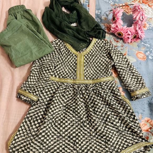 Baby girl dress salwar suit 3 PCs party wear - Picture 7 of 8